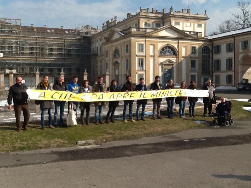 villa-striscione-ministrero